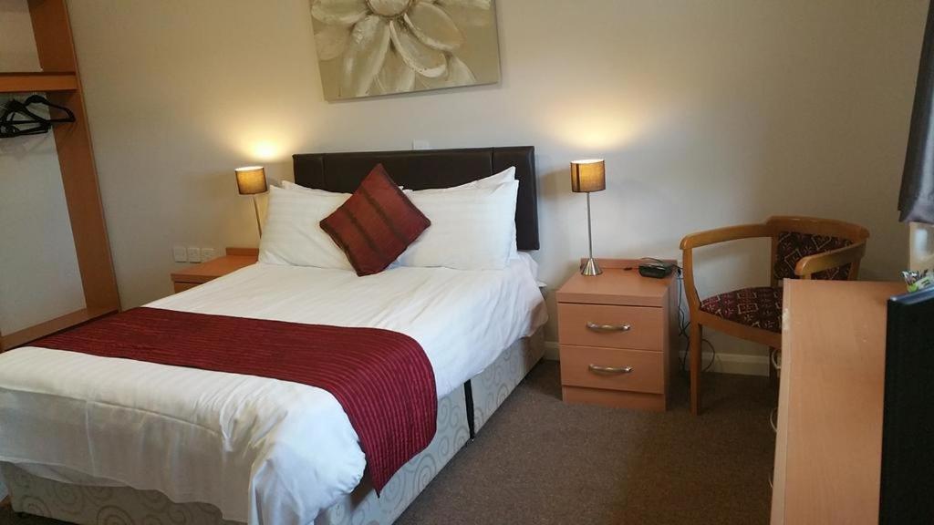 The Begelly Arms Hotel Room photo
