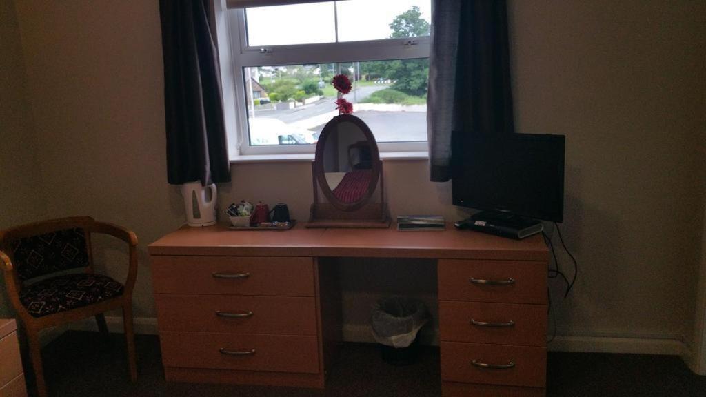 The Begelly Arms Hotel Room photo