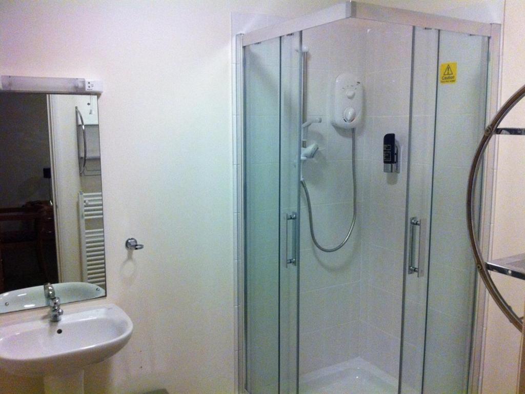The Begelly Arms Hotel Room photo