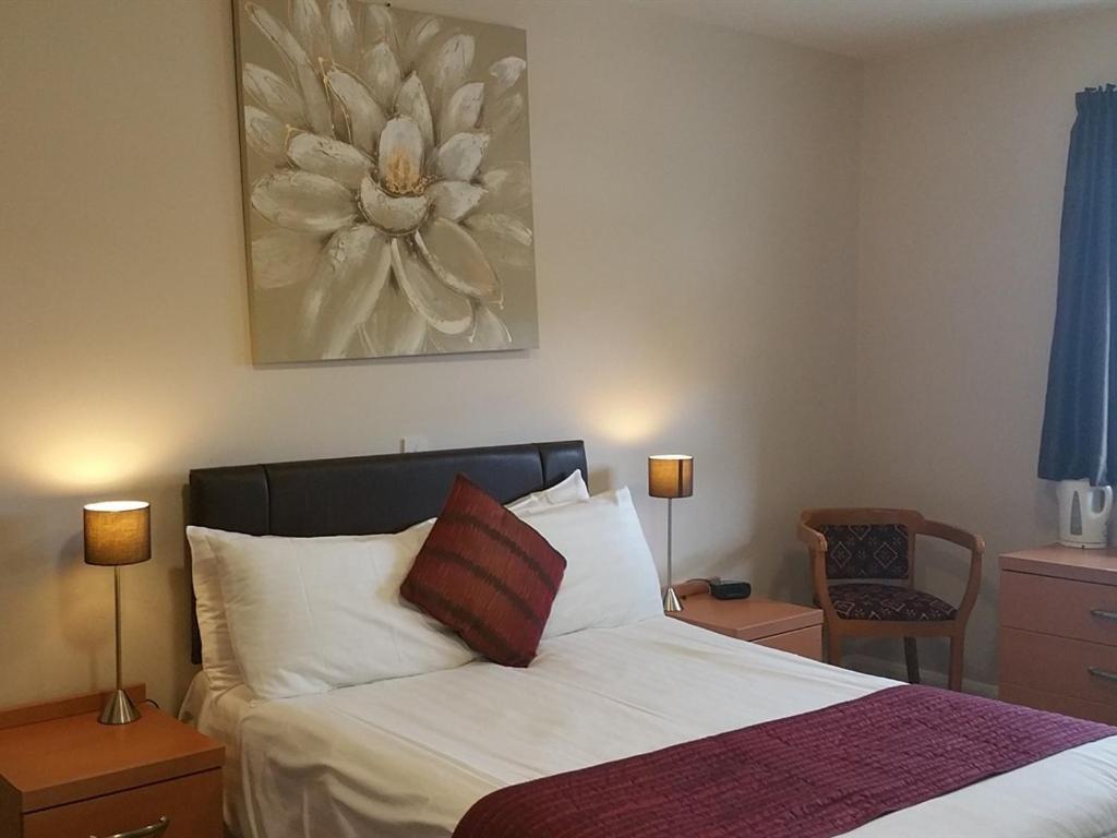 The Begelly Arms Hotel Room photo